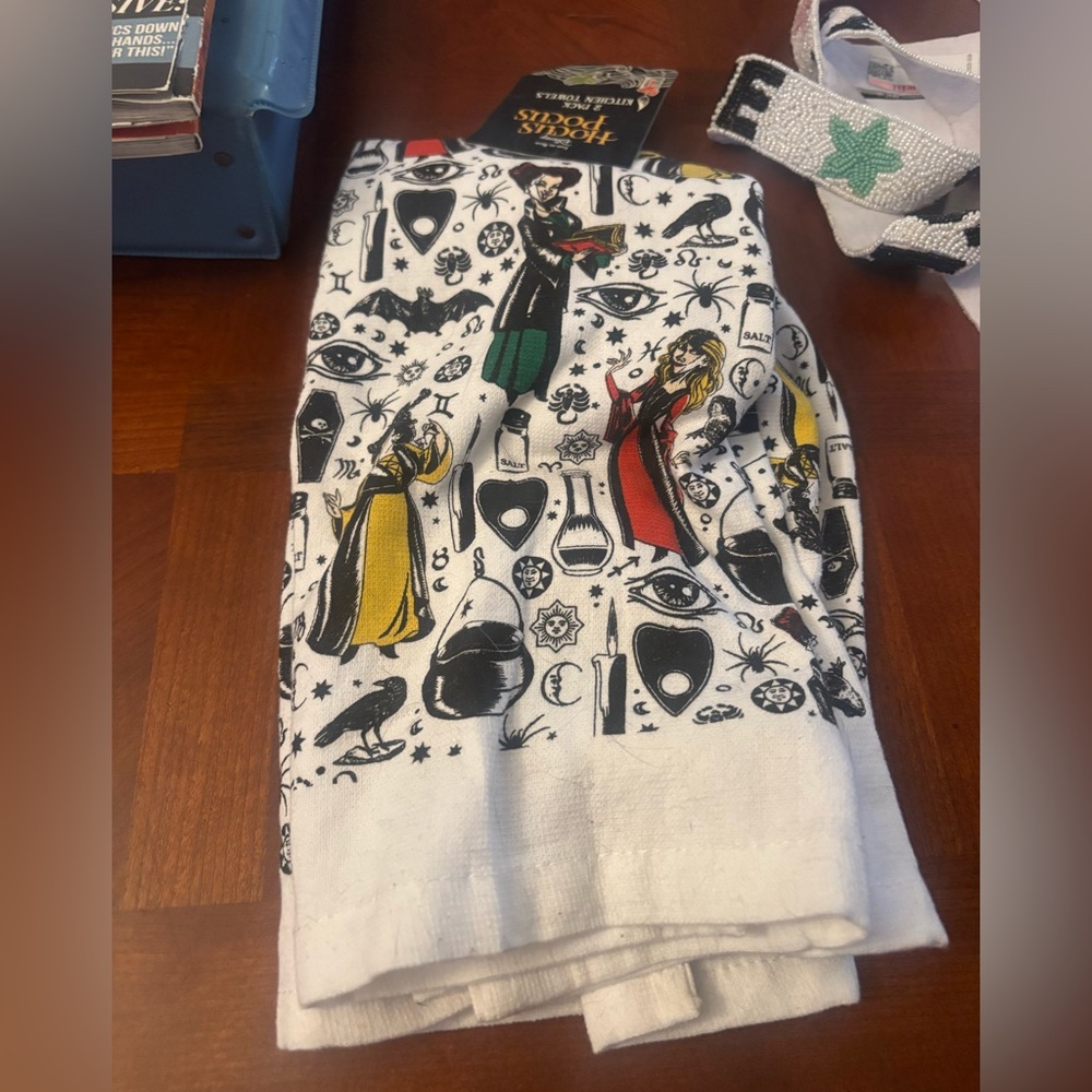 Hocus pocus dish towels nwt